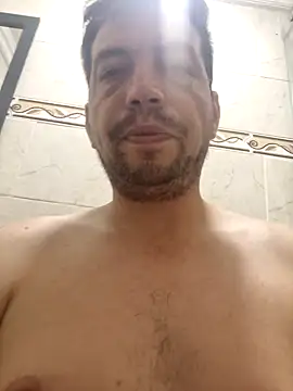 Snapshot of reyarturs13 chatting on 02/05/25, 04:06 reyarturs13 online show from 02/05/25, 04:06