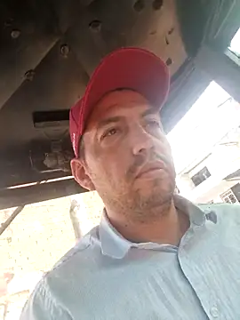 Snapshot of reyarturs13 chatting on 02/10/25, 03:42 reyarturs13 online show from 02/10/25, 03:42