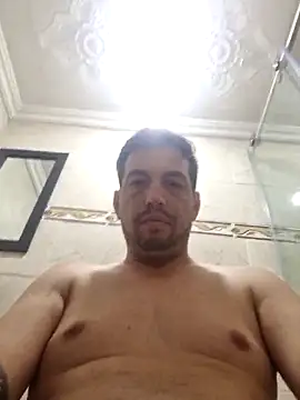 Snapshot of reyarturs13 chatting on 02/11/25, 04:55 reyarturs13 online show from 02/11/25, 04:55