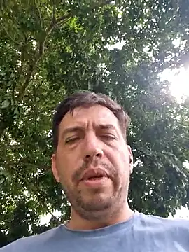 Snapshot of reyarturs13 chatting on 02/11/25, 06:55 reyarturs13 online show from 02/11/25, 06:55