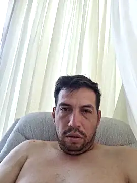 Snapshot of reyarturs13 chatting on 02/13/25, 05:11 reyarturs13 online show from 02/13/25, 05:11