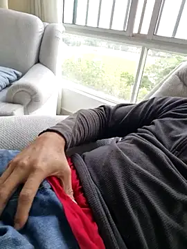 Snapshot of reyarturs13 chatting on 02/17/25, 05:10 reyarturs13 online show from 02/17/25, 05:10