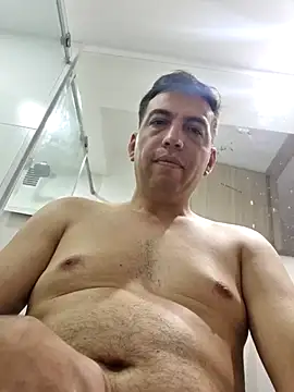 Snapshot of reyarturs13 chatting on 03/14/25, 11:45 reyarturs13 online show from 03/14/25, 11:45