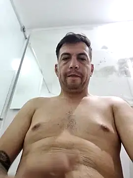 Snapshot of reyarturs13 chatting on 03/18/25, 12:58 reyarturs13 online show from 03/18/25, 12:58