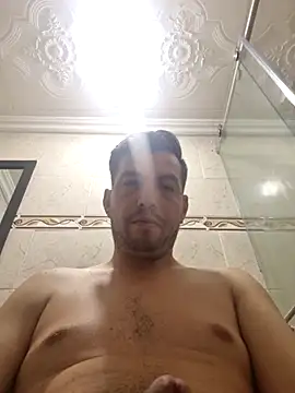 Snapshot of reyarturs13 chatting on 03/21/25, 04:39 reyarturs13 online show from 03/21/25, 04:39