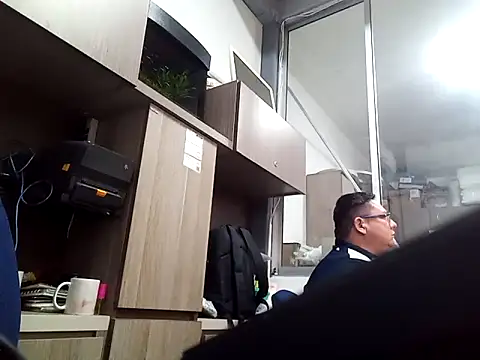 Snapshot of reyarturs13 chatting on 09/12/25, 03:12 reyarturs13 online show from 09/12/25, 03:12