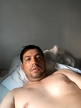 Snapshot of reyarturs13 chatting on 03/01/26, 09:06 reyarturs13 online show from 03/01/26, 09:06