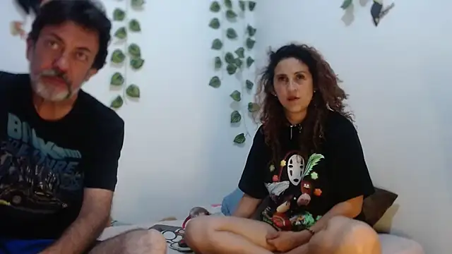 Snapshot of jeans_and_emma chatting on 03/02/25, 01:58 jeans and emma online show from 03/02/25, 01:58