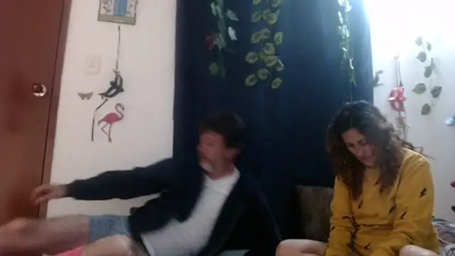 Snapshot of jeans_and_emma chatting on 03/18/25, 12:27 jeans and emma online show from 03/18/25, 12:27