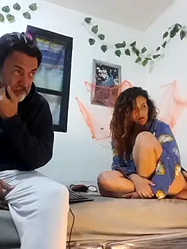 Snapshot of jeans_and_emma chatting on 10/27/25, 12:31 jeans and emma online show from 10/27/25, 12:31