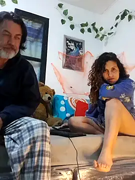 Snapshot of jeans_and_emma chatting on 10/30/25, 01:51 jeans and emma online show from 10/30/25, 01:51