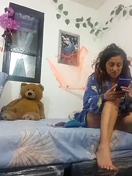 Snapshot of jeans_and_emma chatting on 11/05/25, 02:00 jeans and emma online show from 11/05/25, 02:00