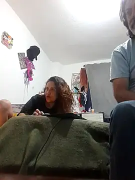 Snapshot of jeans_and_emma chatting on 11/16/25, 12:38 jeans and emma online show from 11/16/25, 12:38