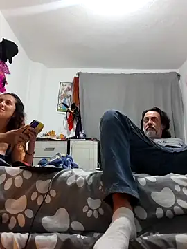 Snapshot of jeans_and_emma chatting on 11/19/25, 02:22 jeans and emma online show from 11/19/25, 02:22