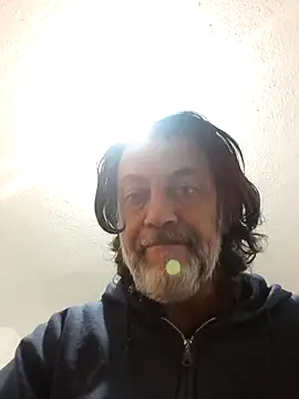 Snapshot of jeans_and_emma chatting on 12/04/25, 02:10 jeans and emma online show from 12/04/25, 02:10