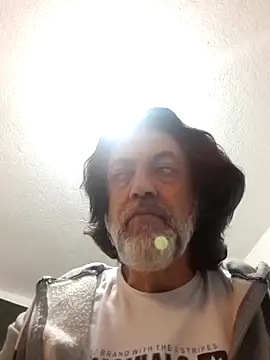 Snapshot of jeans_and_emma chatting on 12/05/25, 12:52 jeans and emma online show from 12/05/25, 12:52