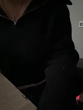 Snapshot of Loveblackzilla chatting on 02/16/25, 01:27 Loveblackzilla online show from 02/16/25, 01:27
