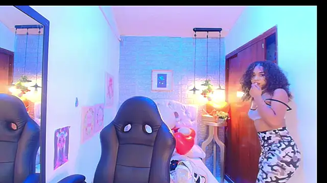 tylla  online show from 03/04/25, 03:22