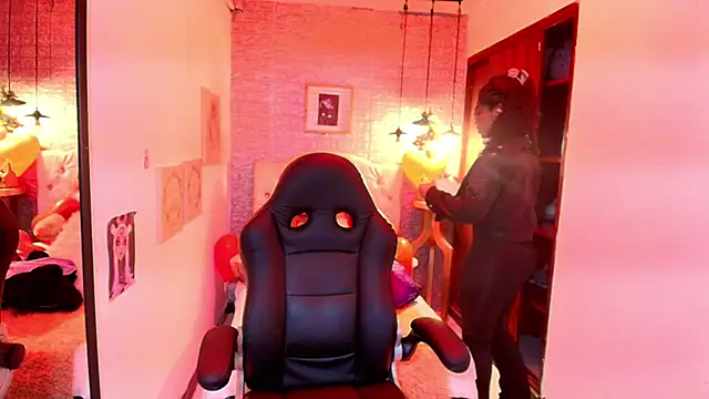 tylla  online show from 03/10/25, 03:01