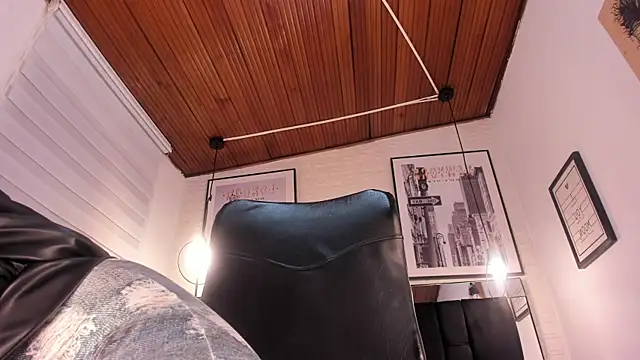 tylla  online show from 09/23/25, 03:09