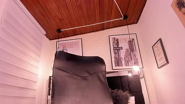 tylla  online show from 09/30/25, 03:22