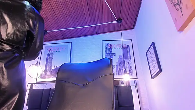 tylla  online show from 10/02/25, 04:08