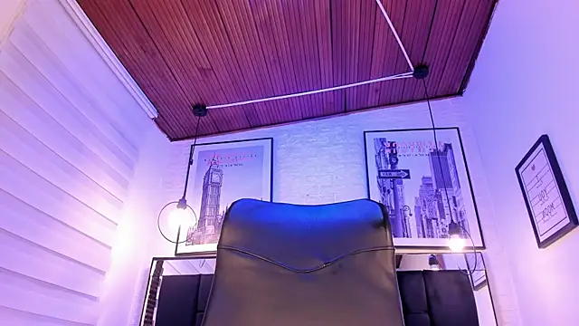 tylla  online show from 10/09/25, 03:59