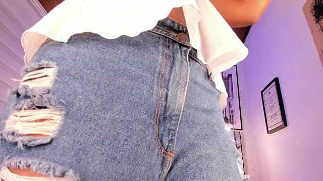 tylla  online show from 10/16/25, 04:02