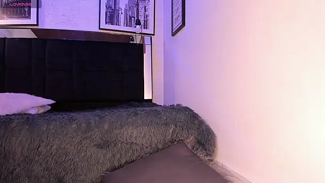 tylla  online show from 11/10/25, 03:05