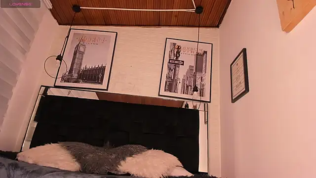 tylla  online show from 11/15/25, 08:38