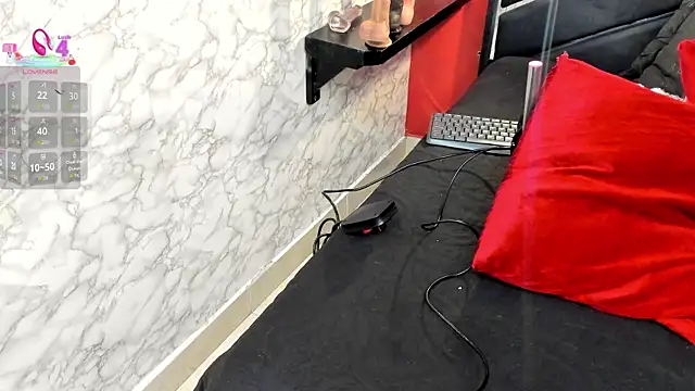 IVISBOUNCYASS online show from 04/14/26, 12:55