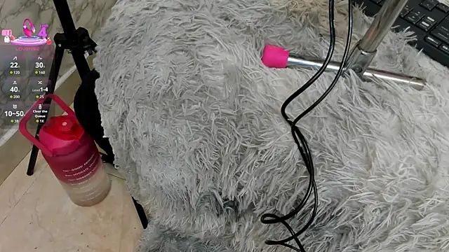 IVISBOUNCYASS online show from 04/19/26, 01:43