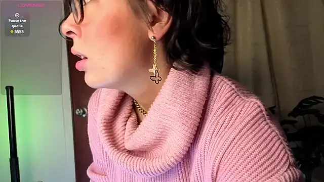 sophia dumont online show from 03/08/25, 02:34