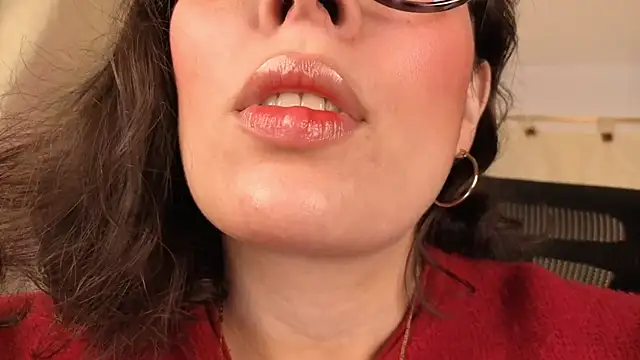 sophia dumont online show from 04/19/26, 12:43