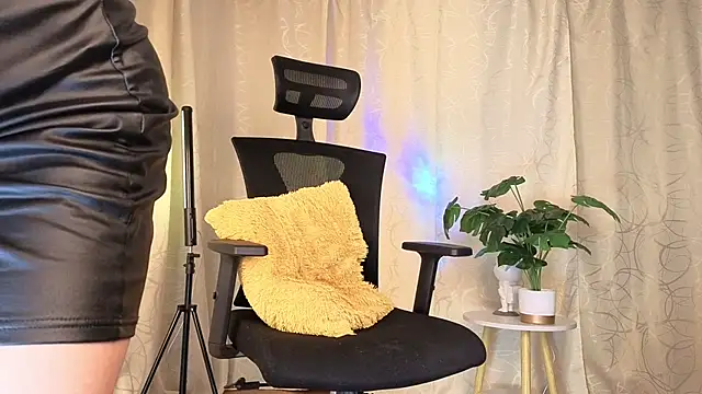 Snapshot of sophia_dumont chatting on 06/02/26, 10:06 sophia dumont online show from 06/02/26, 10:06
