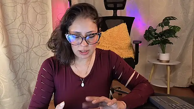 Snapshot of sophia_dumont chatting on 06/08/26, 03:29 sophia dumont online show from 06/08/26, 03:29