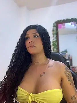 Snapshot of tinalove7 chatting on 11/08/25, 02:12 tinalove7 online show from 11/08/25, 02:12