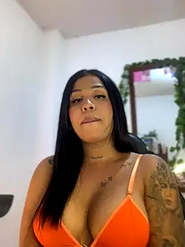 Snapshot of tinalove7 chatting on 11/15/25, 11:32 tinalove7 online show from 11/15/25, 11:32