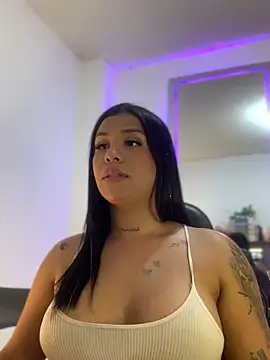 Snapshot of tinalove7 chatting on 12/04/25, 05:06 tinalove7 online show from 12/04/25, 05:06