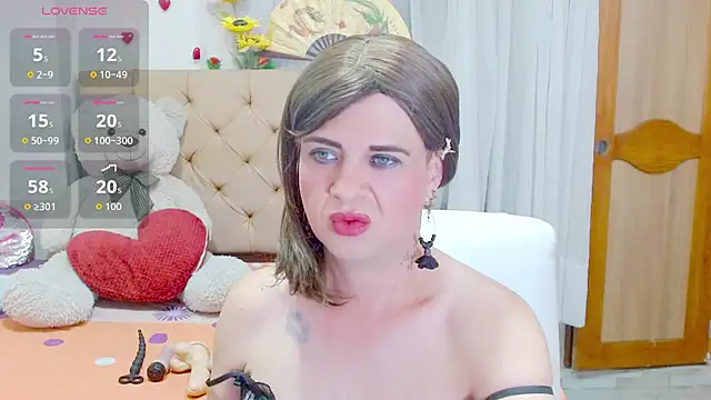 Snapshot of Dolldirtyxxx chatting on 10/18/25, 05:21 Dolldirtyxxx online show from 10/18/25, 05:21