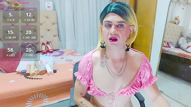 Snapshot of Dolldirtyxxx chatting on 10/23/25, 08:40 Dolldirtyxxx online show from 10/23/25, 08:40