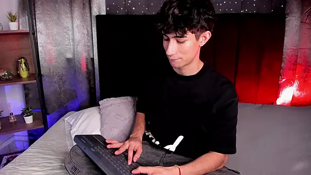 NovaaWheler online show from 10/30/25, 05:46