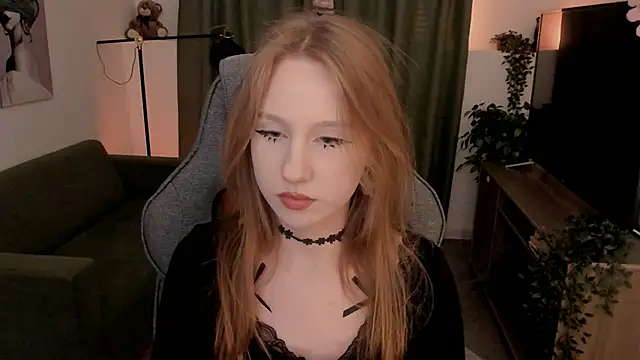 Snapshot of DariaTate chatting on 04/30/26, 12:00 DariaTate online show from 04/30/26, 12:00