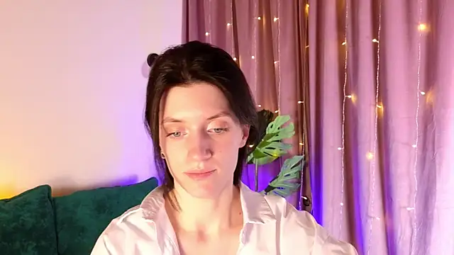 roxy riot  online show from 02/14/25, 07:59