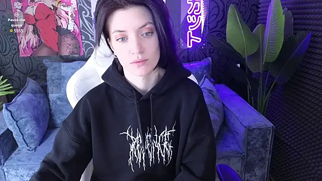 roxy riot  online show from 02/17/25, 01:25