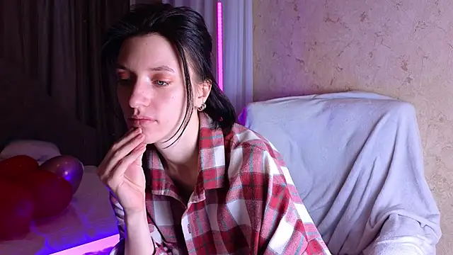 roxy riot  online show from 02/17/25, 04:31