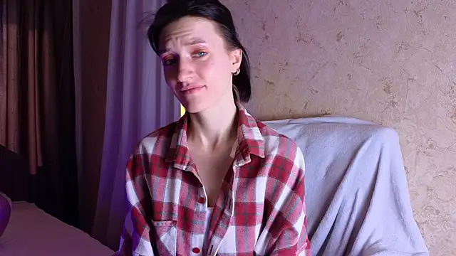 roxy riot  online show from 02/17/25, 07:37