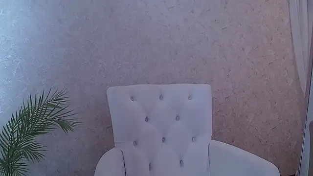 roxy riot  online show from 03/04/25, 01:23