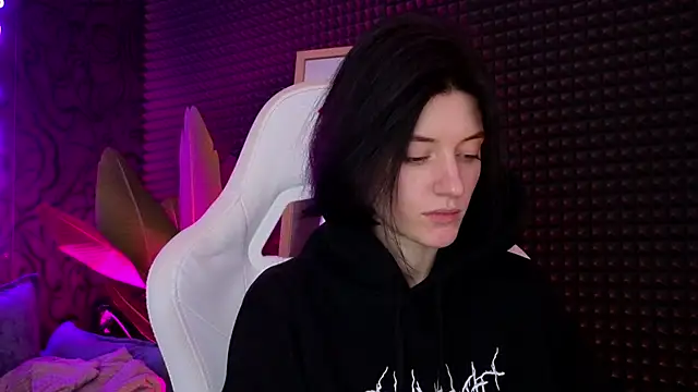 roxy riot  online show from 03/17/25, 04:51