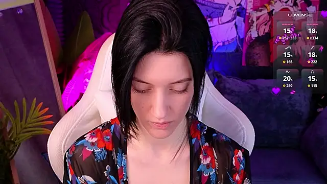 roxy riot  online show from 10/18/25, 01:30